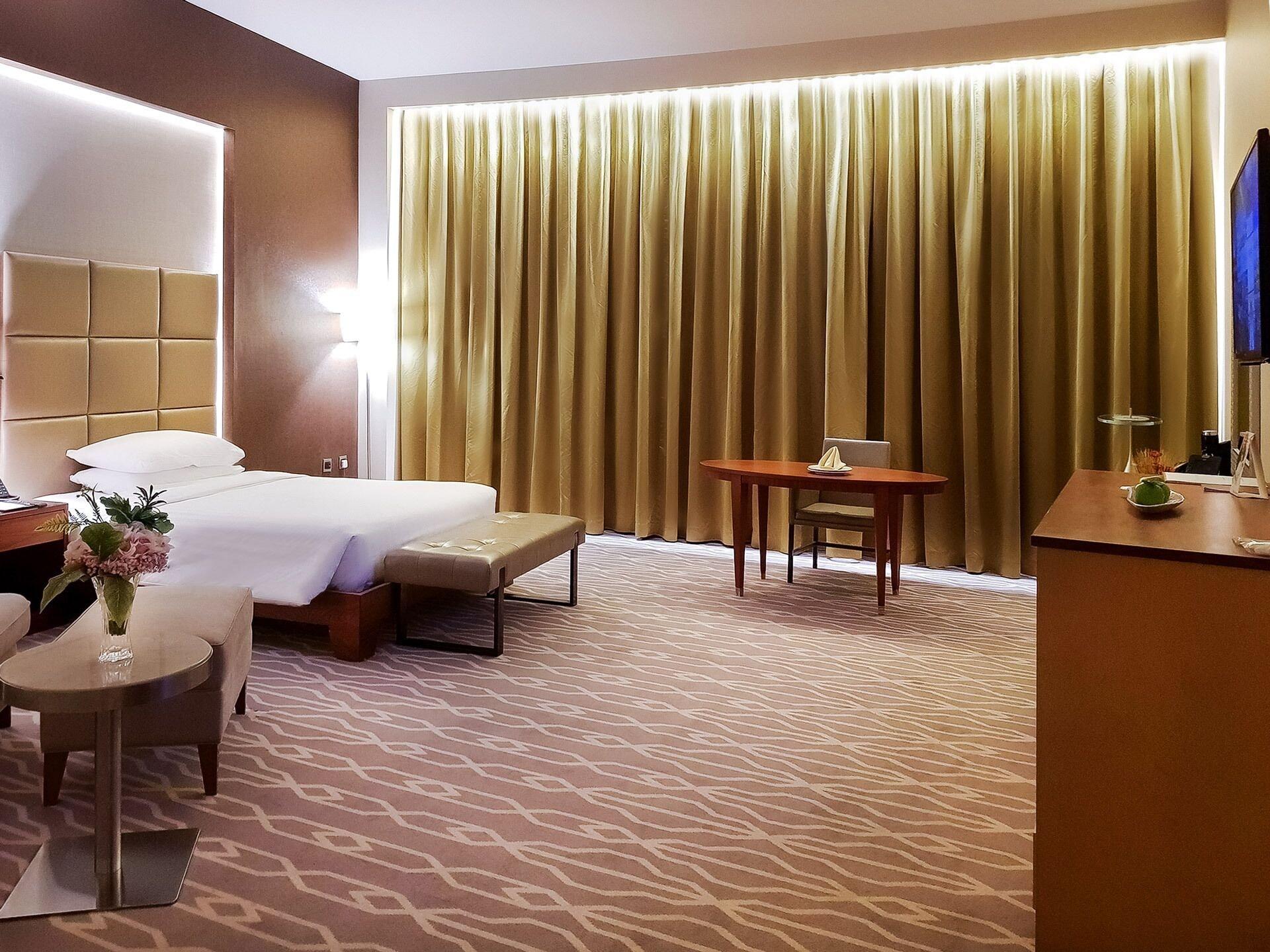 Millennium Hail Hotel מראה חיצוני תמונה A room at the hotel