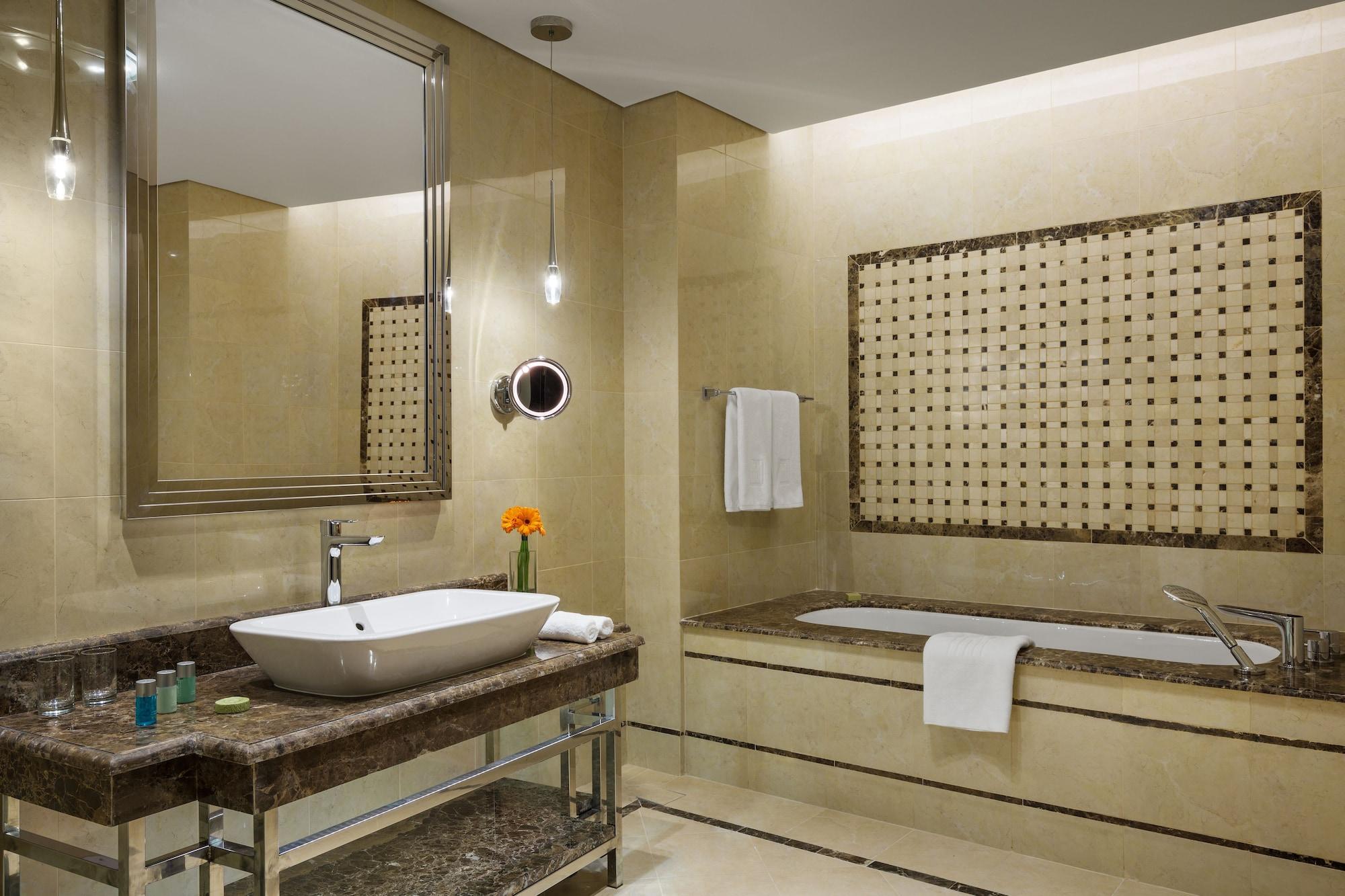Millennium Hail Hotel מראה חיצוני תמונה Bathroom