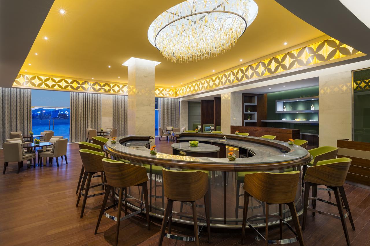 Millennium Hail Hotel מראה חיצוני תמונה The bar at the lounge