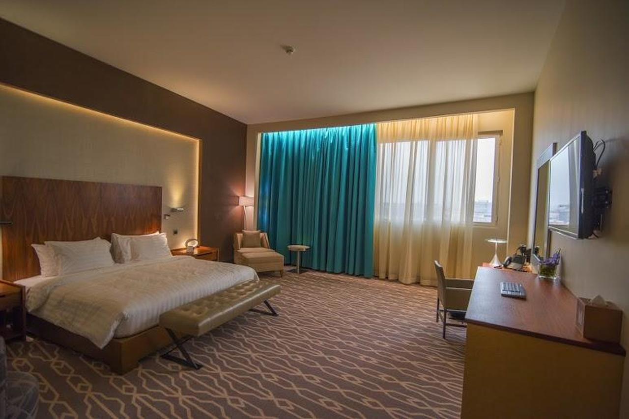 Millennium Hail Hotel מראה חיצוני תמונה A room at the hotel
