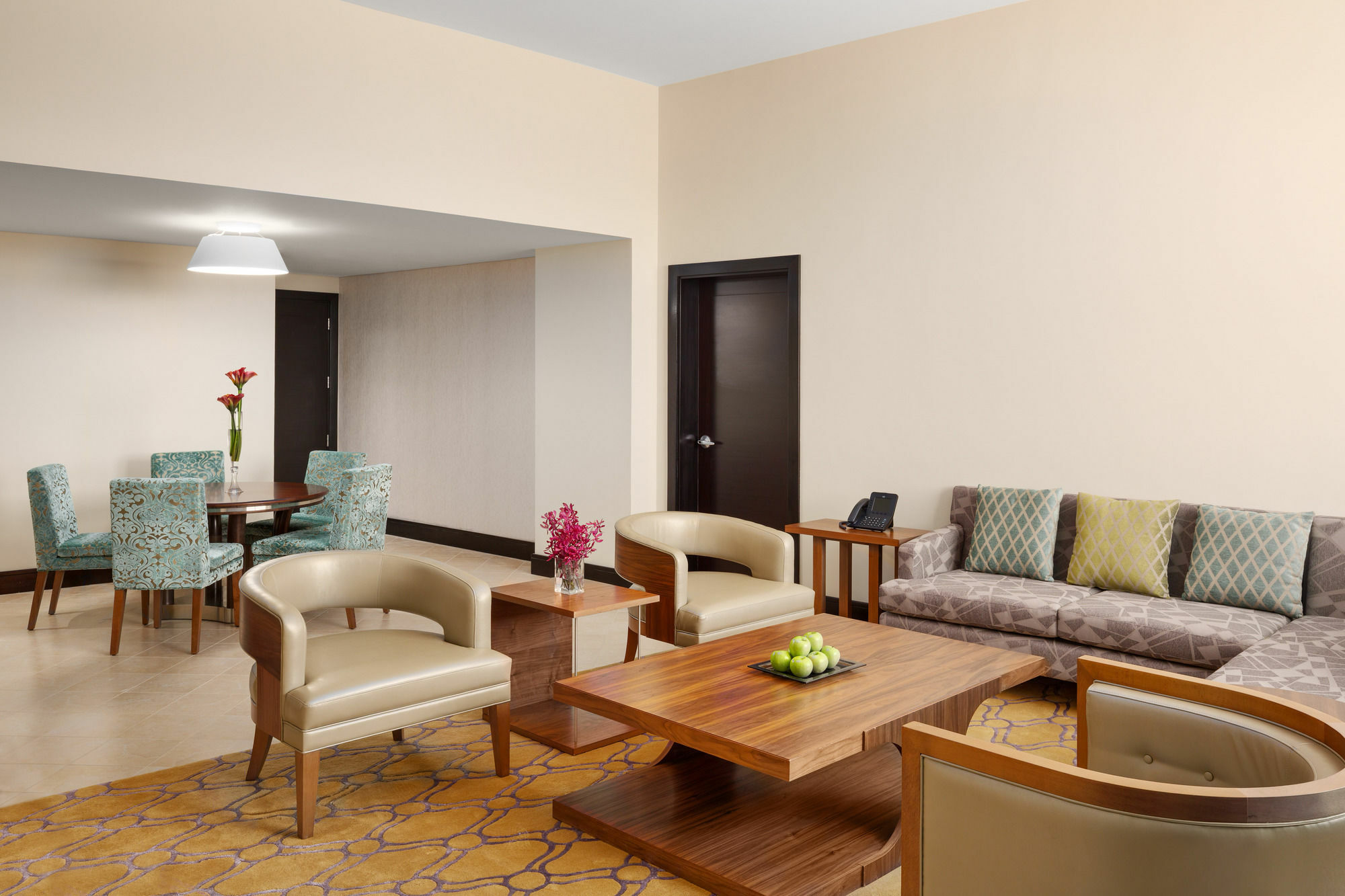 Millennium Hail Hotel מראה חיצוני תמונה A living room in a suite at the hotel