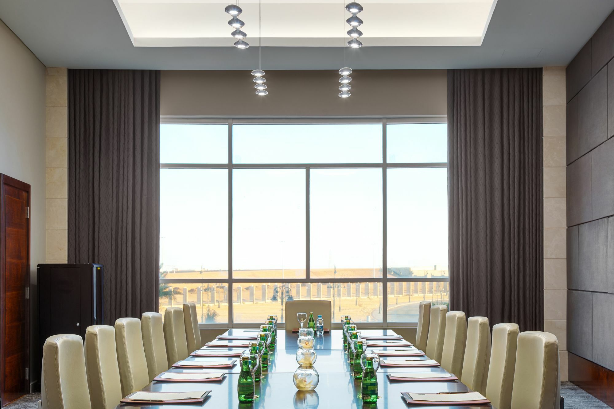 Millennium Hail Hotel מראה חיצוני תמונה Meeting room
