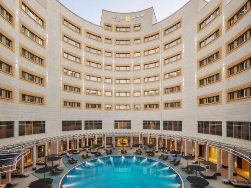 Millennium Hail Hotel מראה חיצוני תמונה The pool at the hotel